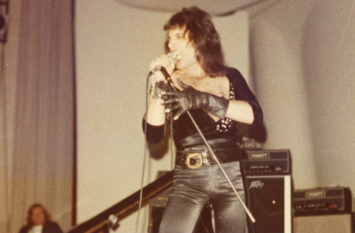 Freddie Mercury laulamassa Kulttuuritalolla 1974