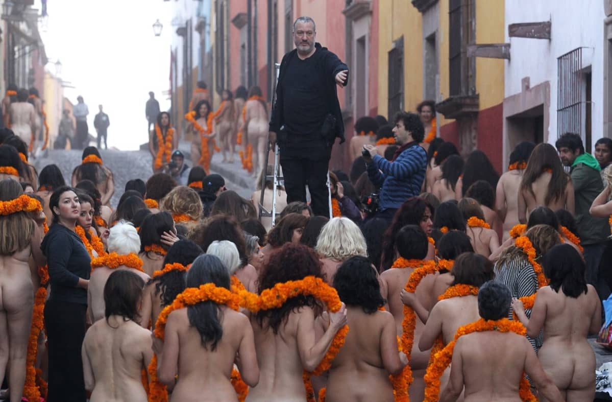 Tunick ja alastomat naiset
