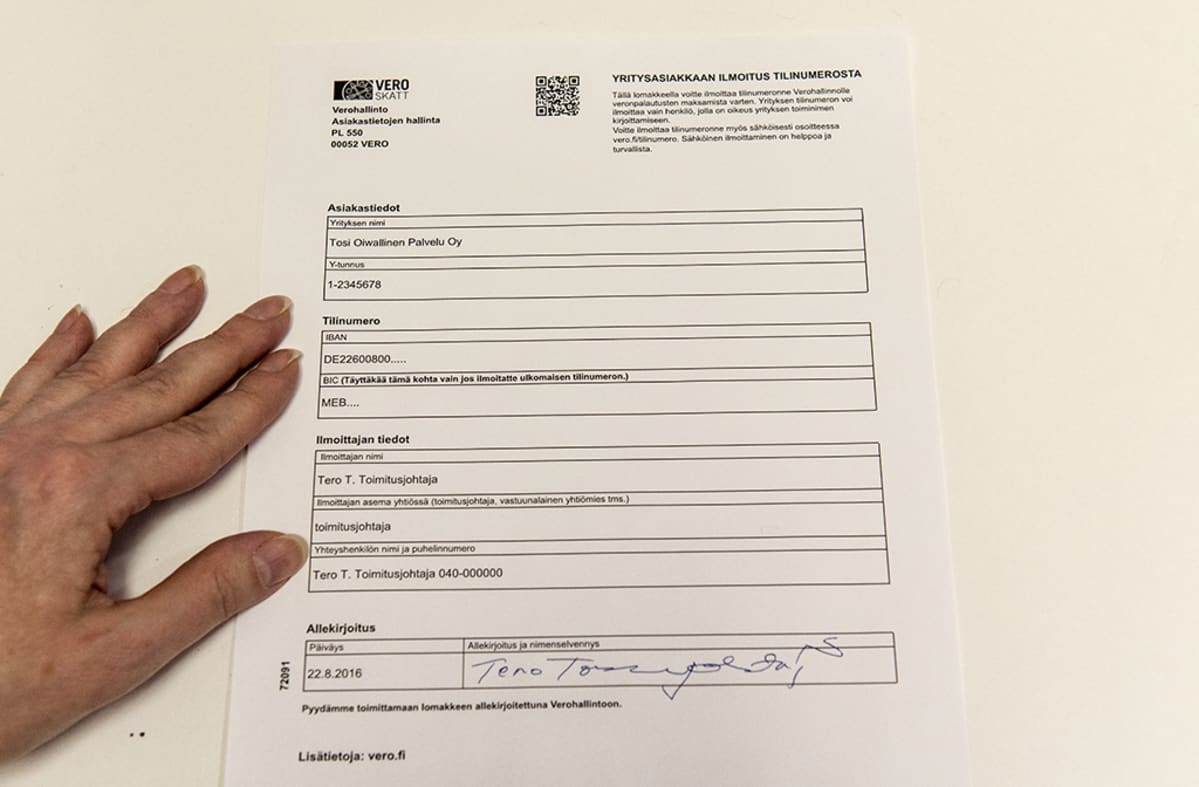 käsi ja lomake