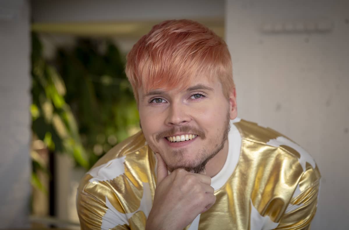 Homopojan oppaan kirjoittaja Eino Nurmisto.
