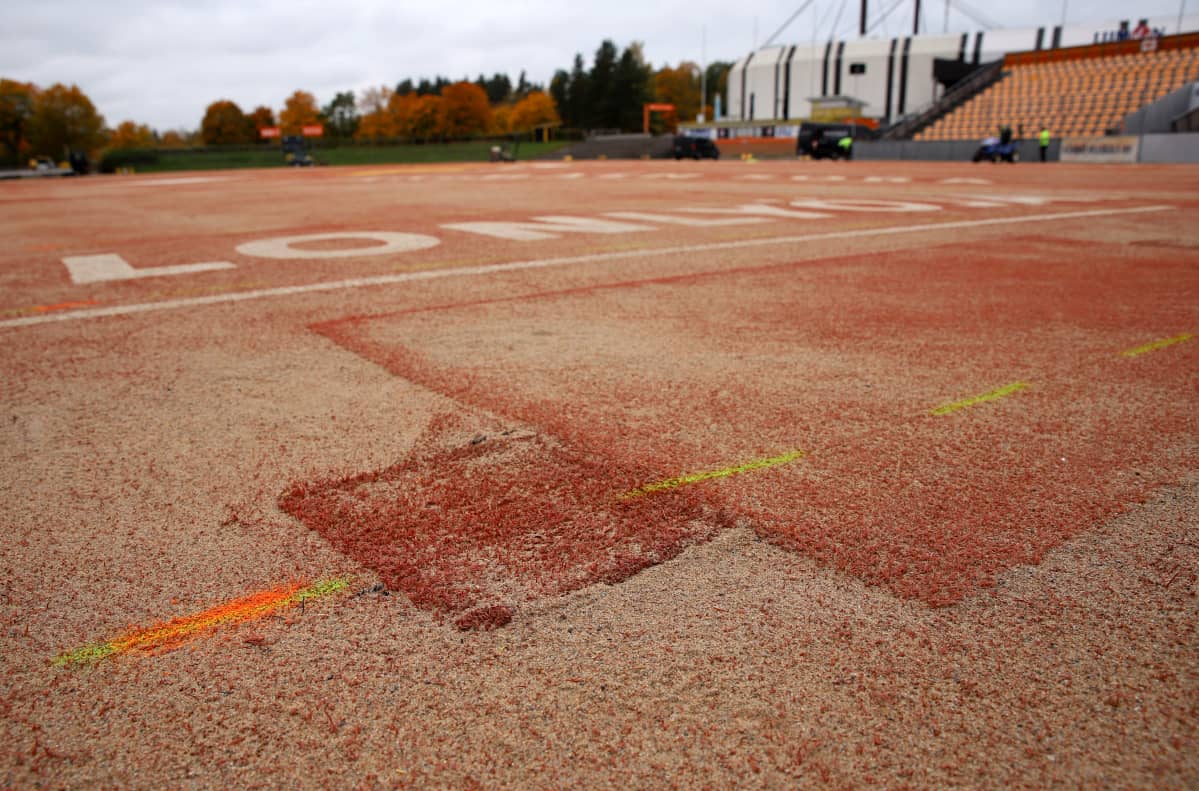 Kouvolan pesäpallostadionin pintaa
