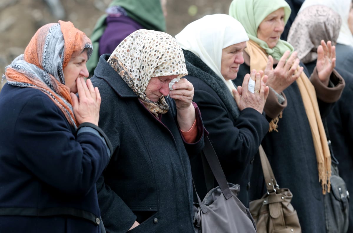 Srebrenican eloonjääneet surevat