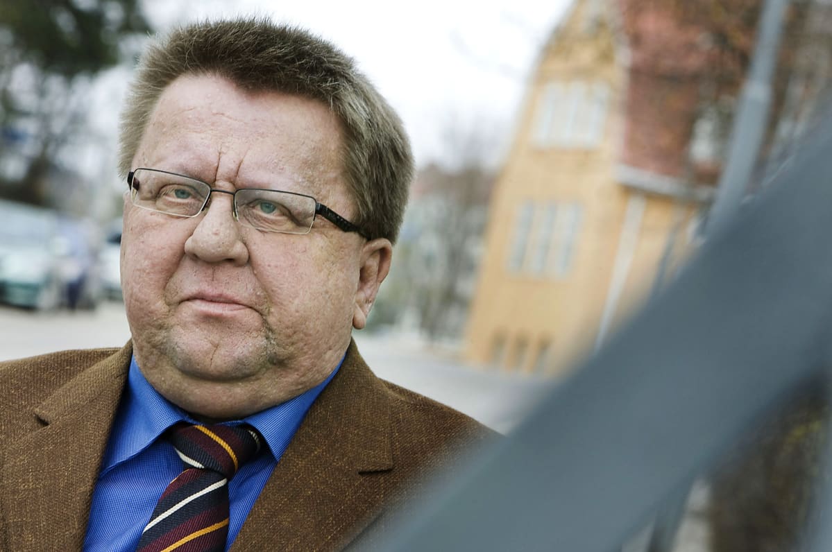  Kuvassa on toimittaja Pekka Hyvärinen.