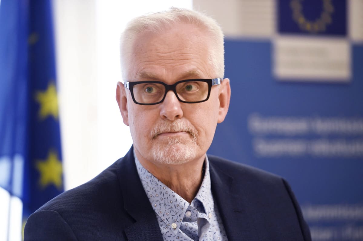 Europarlamentaarikko Petri Sarvamaa (kok., EPP) Euroopan parlamentin vaalikauden viimeisillä pressikahveilla Helsingissä 12. huhtikuuta 2019.