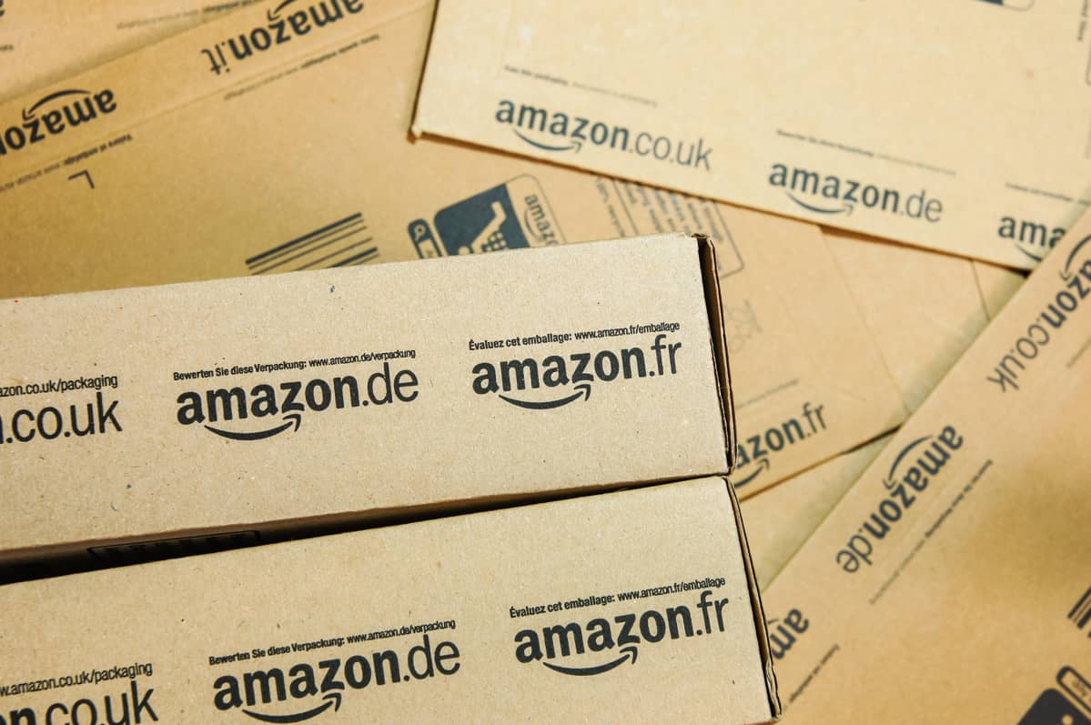Amazon euroopan logoja paketeissa.