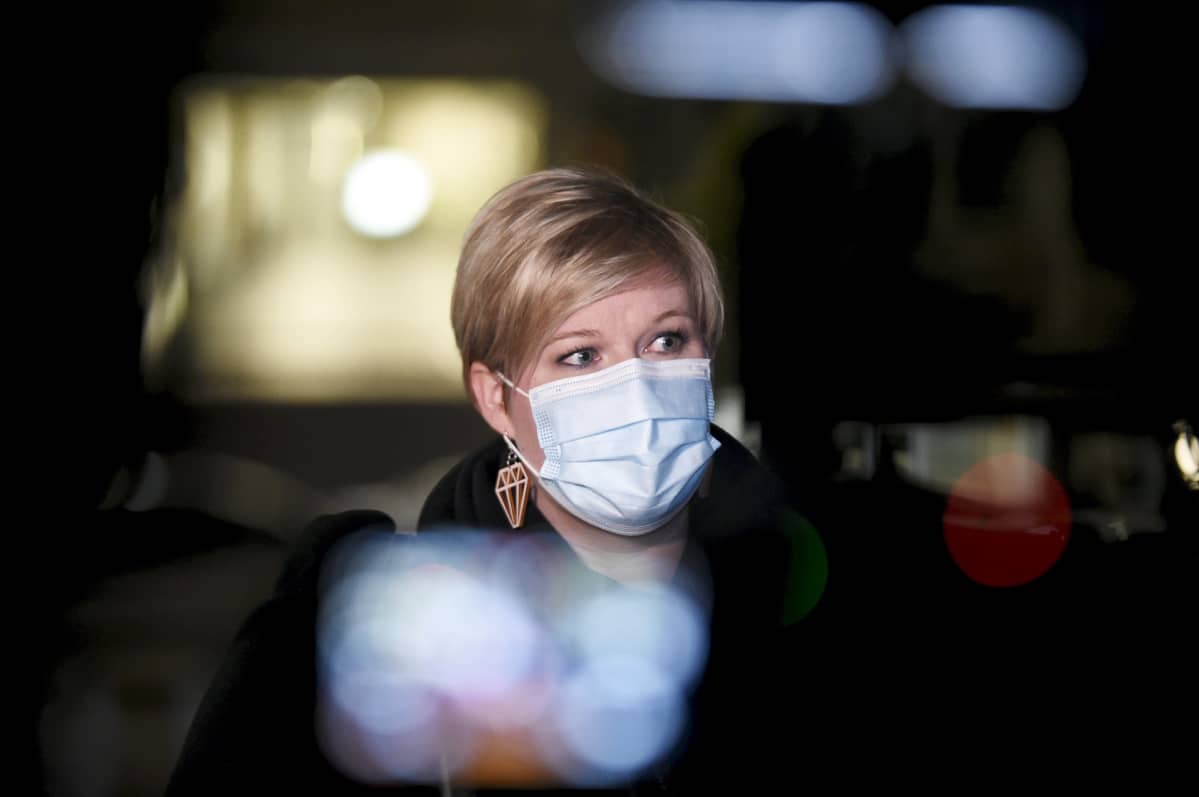 Tiede- ja kulttuuriministeri Annika Saarikko saapuu hallituksen neuvotteluihin Säätytalolle.