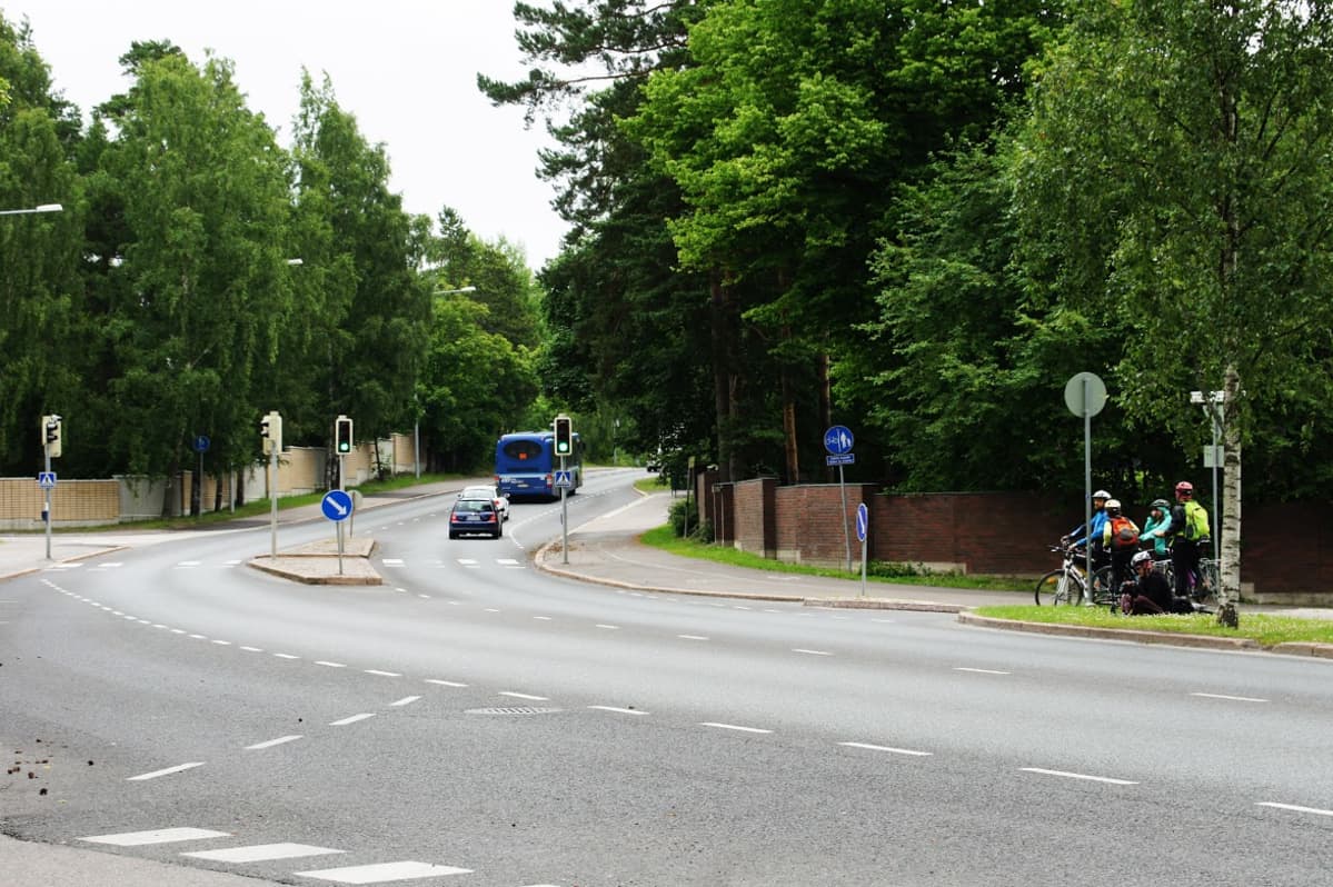Kuusisaarentie