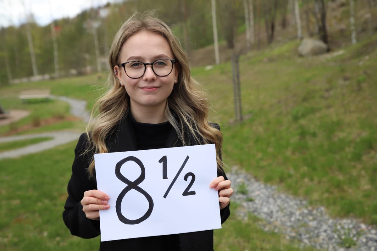 Elisa Toivola, 18, Lahden lyseosta juttuun etäopiskelun tasosta.