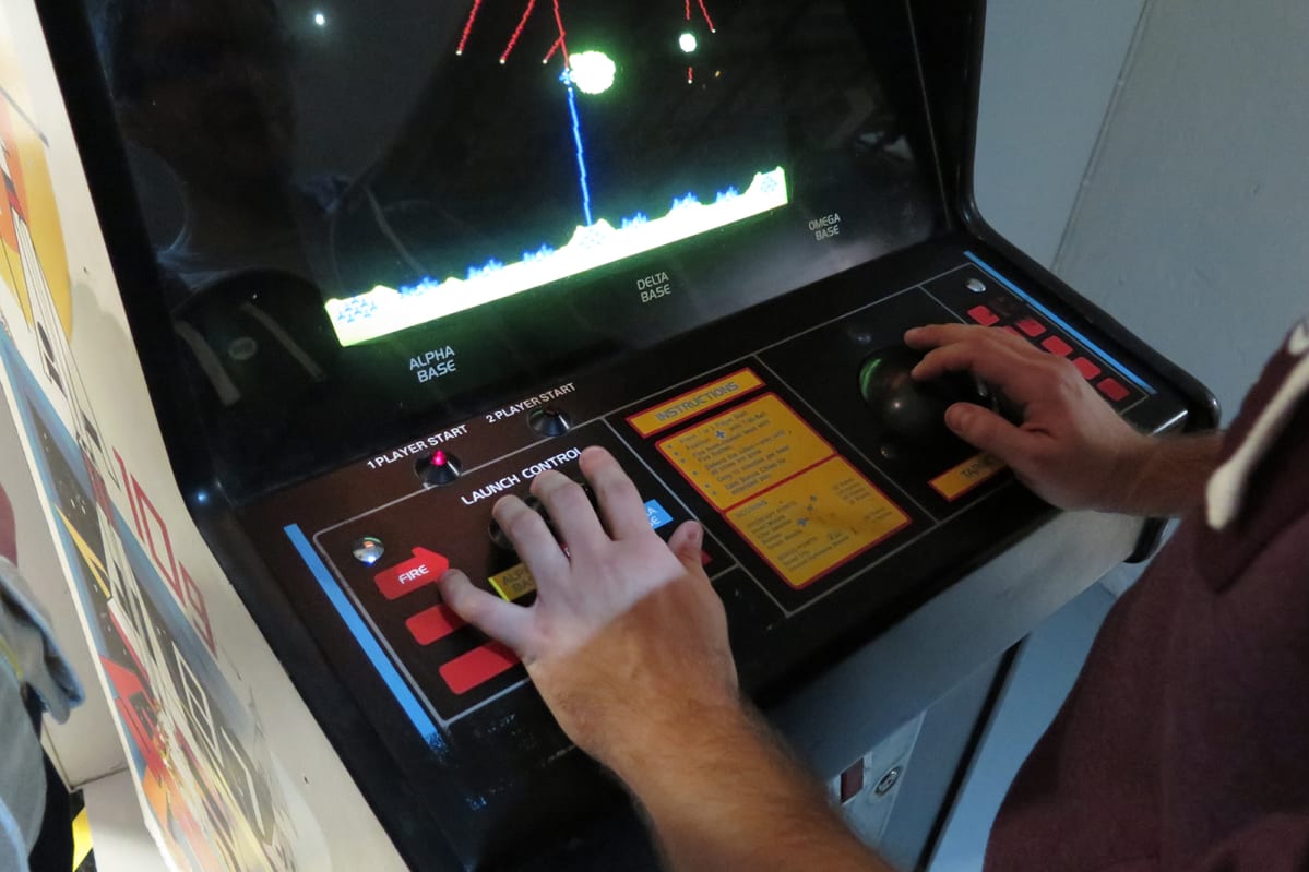 Japanilainen suku puoli peli näyttää videoita