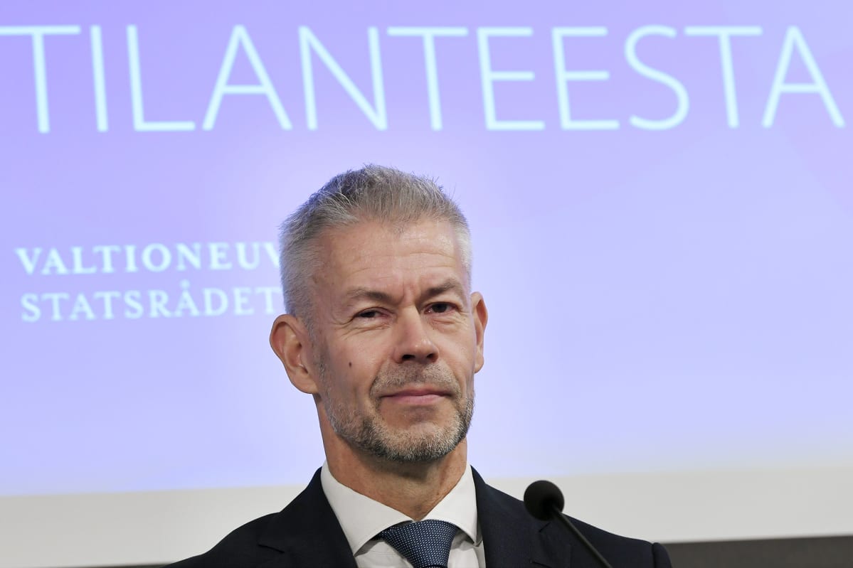 Terveyden ja hyvinvoinnin laitoksen THL:n ylilääkäri Taneli Puumalainen THL:n ja STM:n viikoittaisessa koronatilannekatsauksessa.