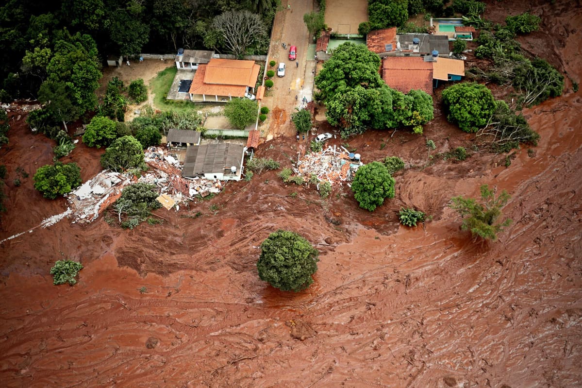 Vista aérea de um deslizamento de terra em Brumadinho, Brasil