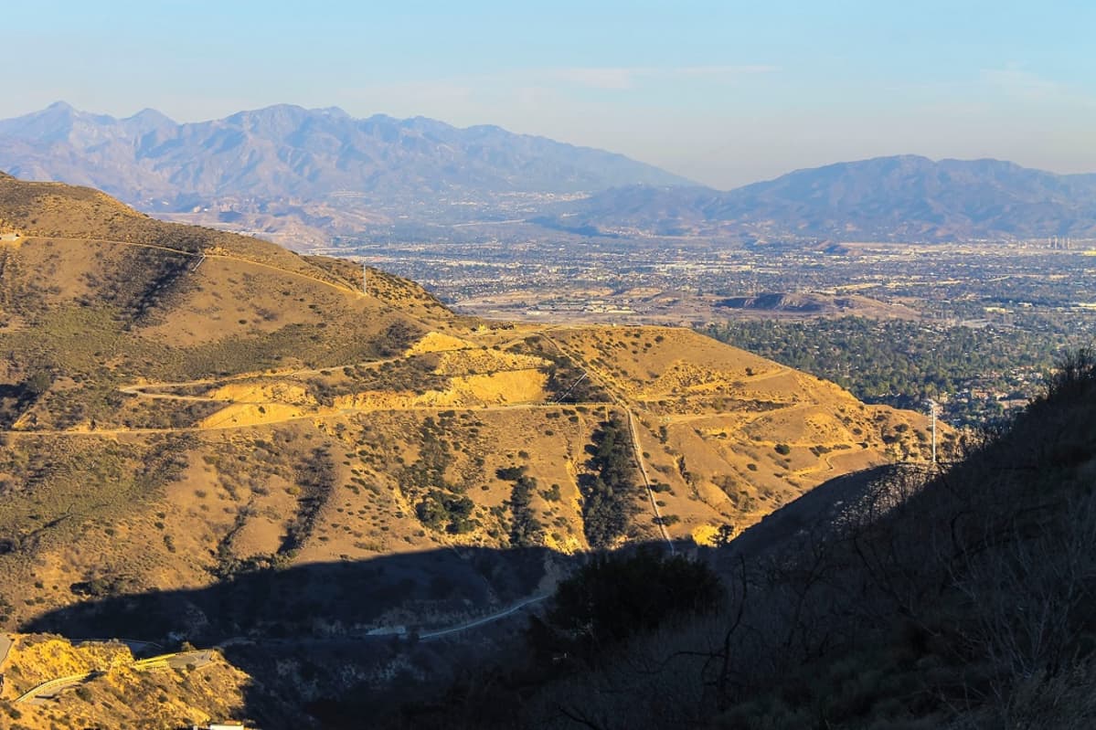 Aliso Canyonin kaasunvarastointialue kukkuloilla Los Angelesin pohjoispuolella.