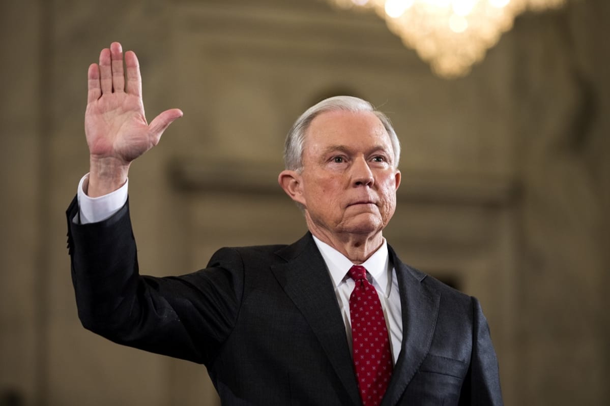 Oikeusministeriksi noussut senaattori Jeff Sessions on kuulunut pitkään Trumpin tukijoihin.