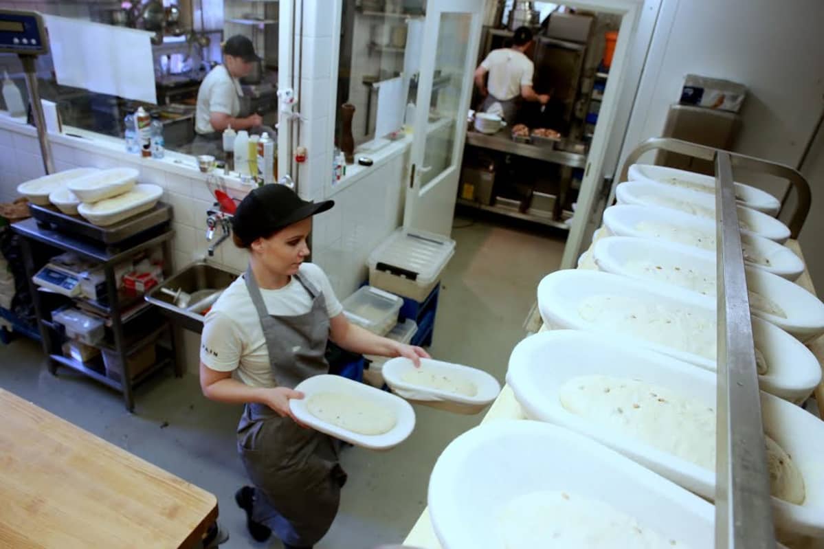 Levain-leipomossa syntyy artesaanileipää vanhan punavuorelaisen leipomon tiloissa.