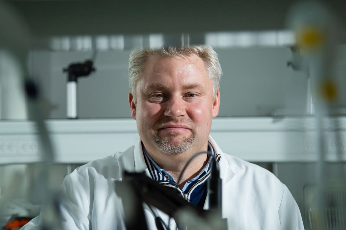Tutkija Thomas Juul-Pedersen Grönlannin ilmastonmuutoksen tutkimuskeskuksesta