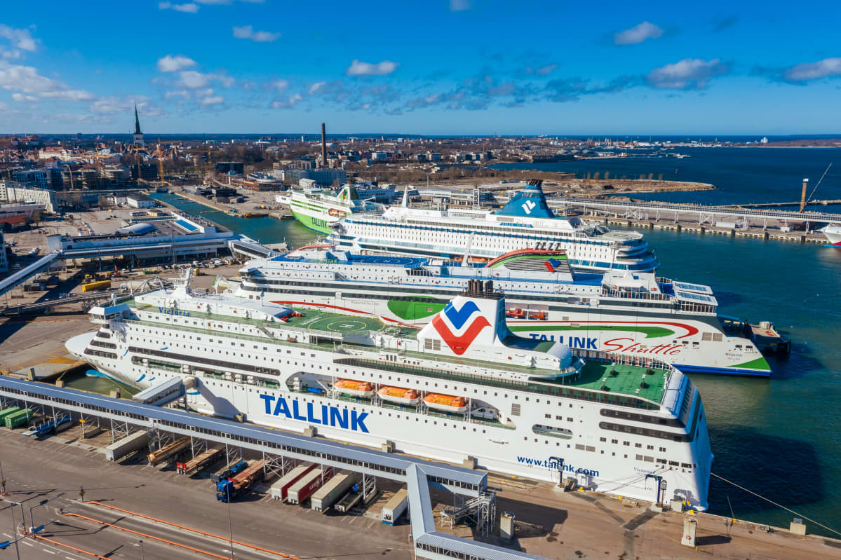 Laivoja on laiturissa Tallinnan satamassa.
