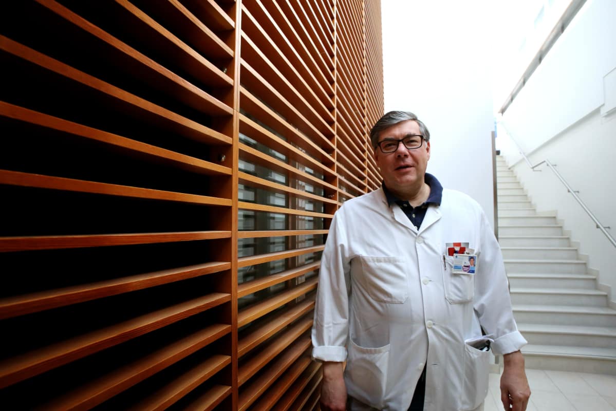 Ylilääkäri Asko Järvisen mukaan turhaa antibioottien syömistä voi ja pitää vähentää.