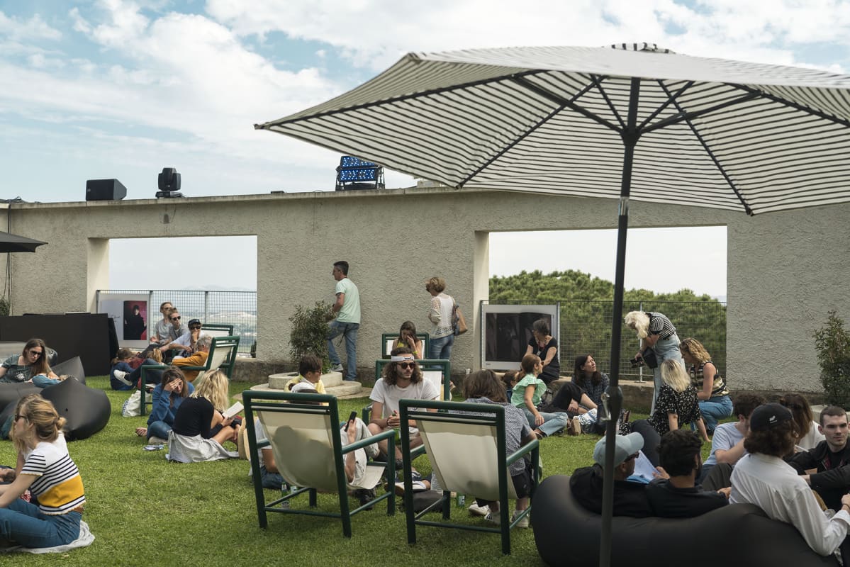 Tunnelmaa Hyéresin festivaalialueelta Villa Noailles -huvilalta