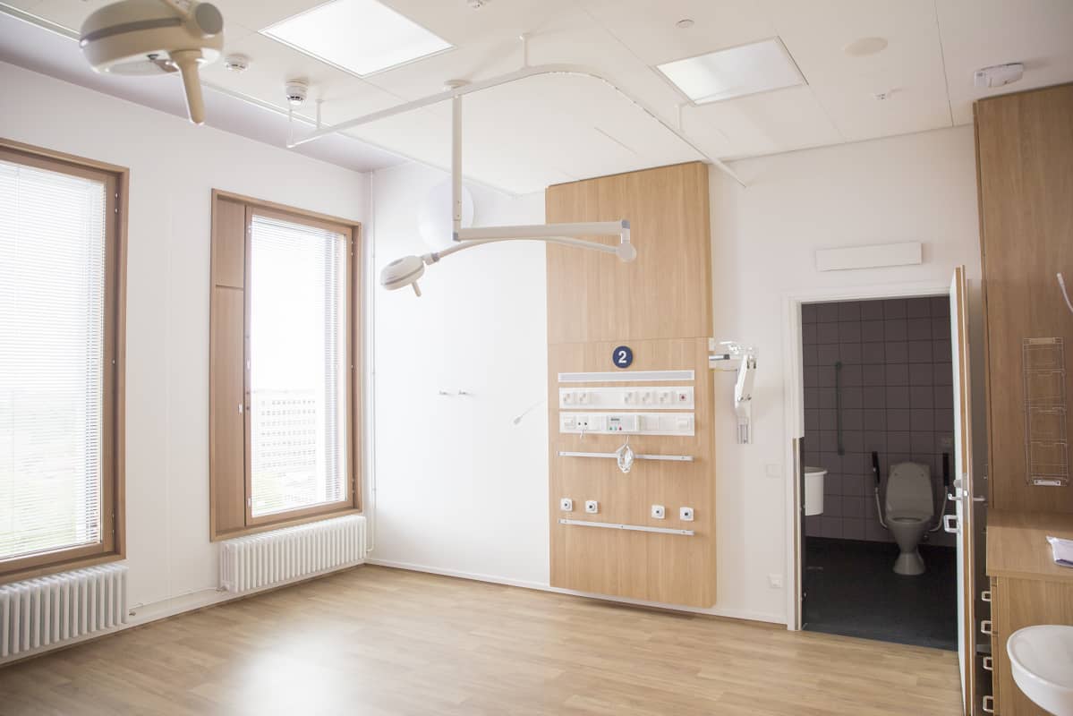 Kahden hengen huone uudessa lastensairaalassa.