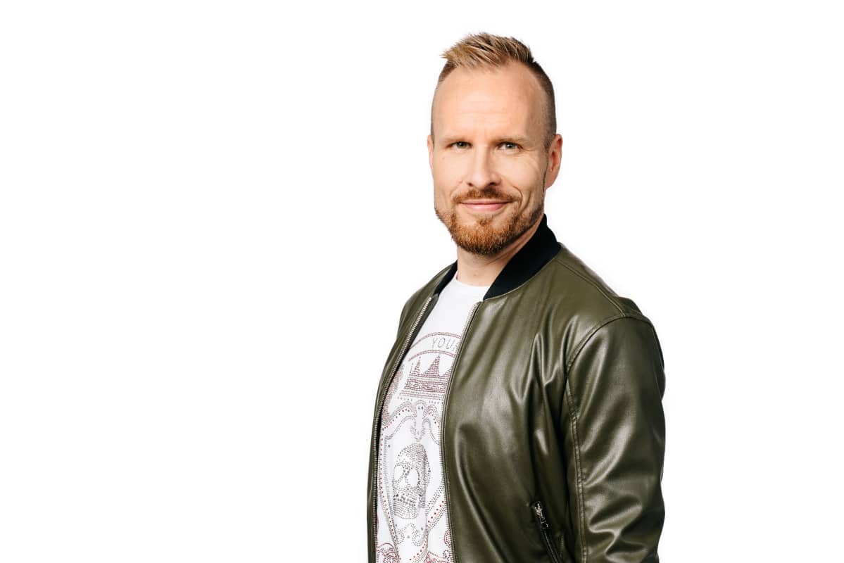 biseksuaali poppari orgia