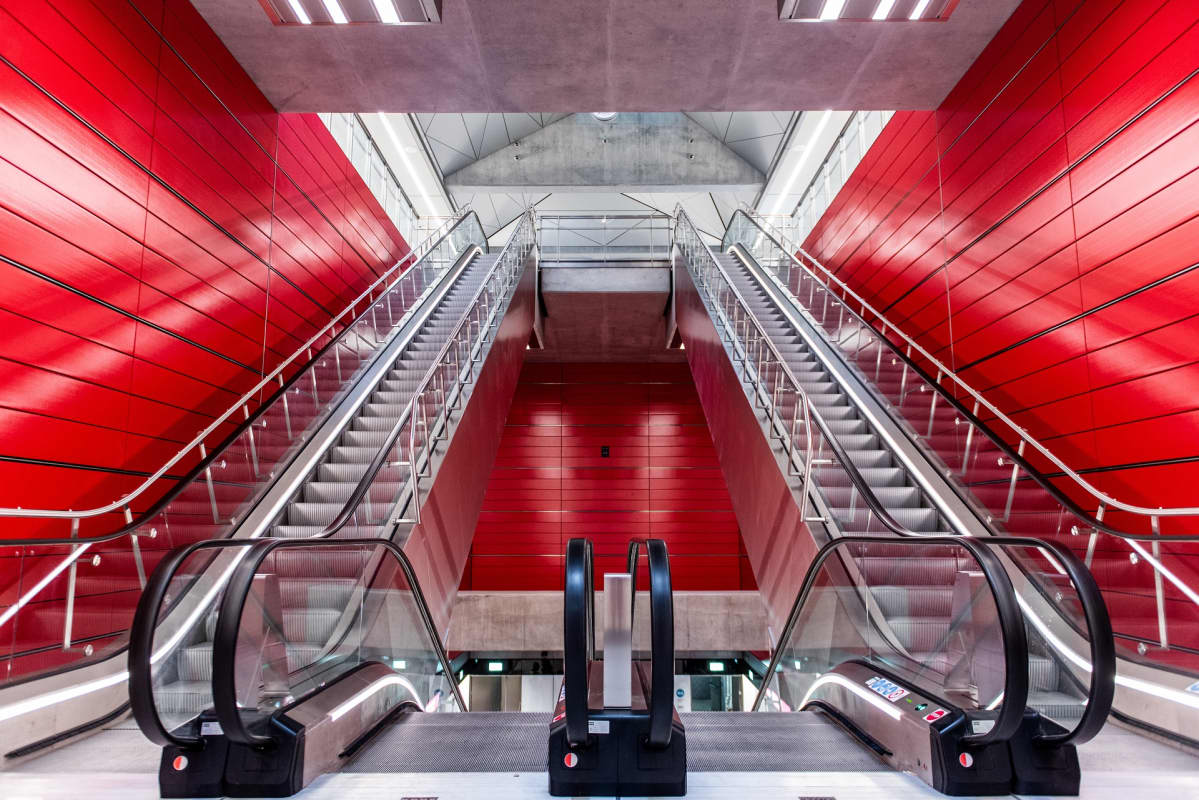 Metroaseman liukuportaat.