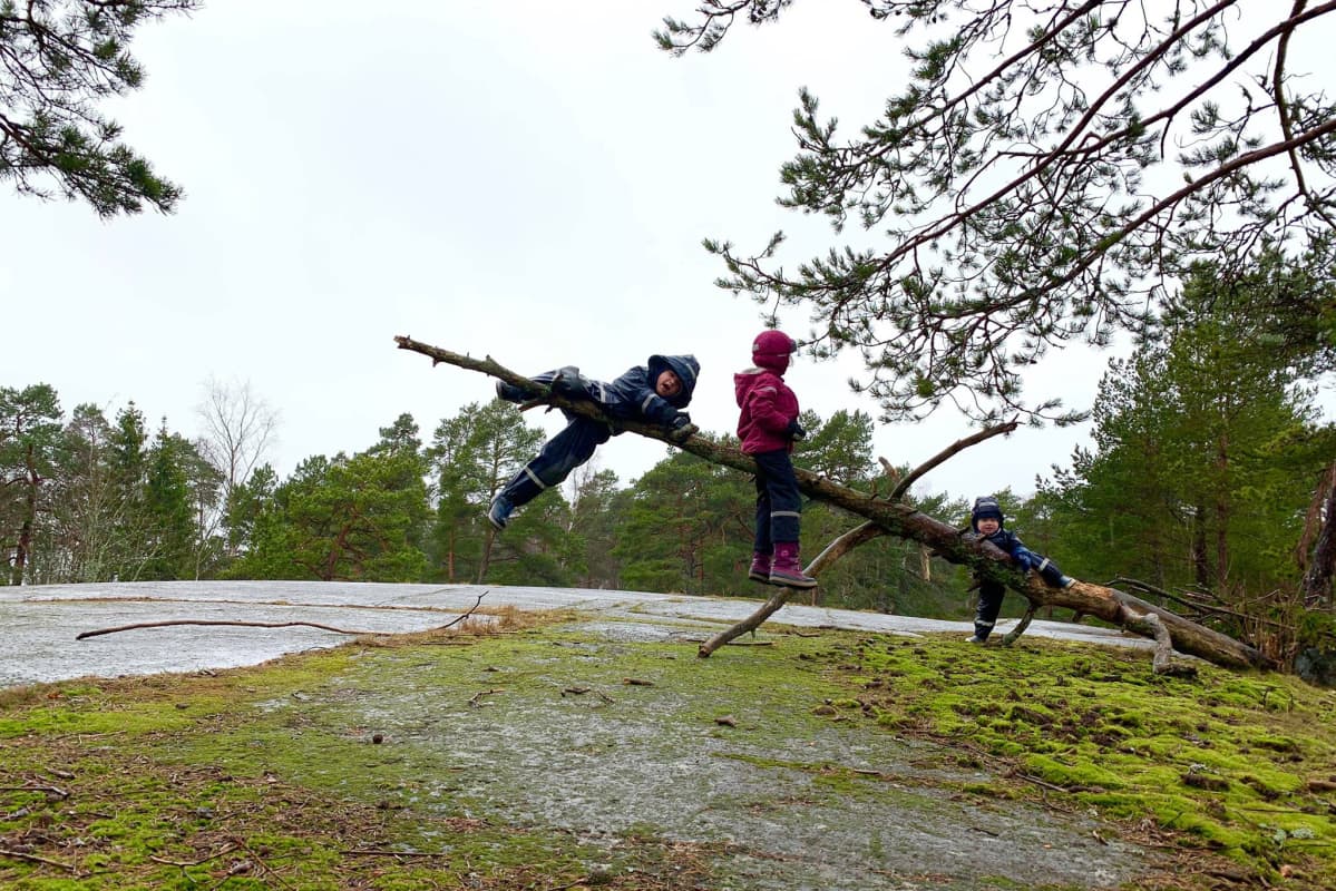 lauttasaarelaislapsia retkellä