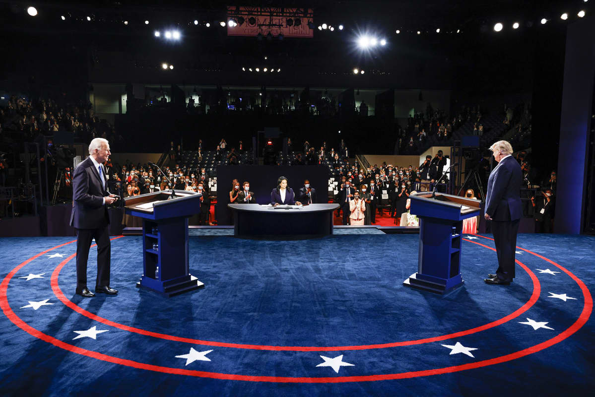Presidenttiehdokkaat Donald Trump ja Joe Biden kohtasivat viimeisessä väittelyssään Tennesseen Nashvillessä Belmontin yliopiston lavalla.