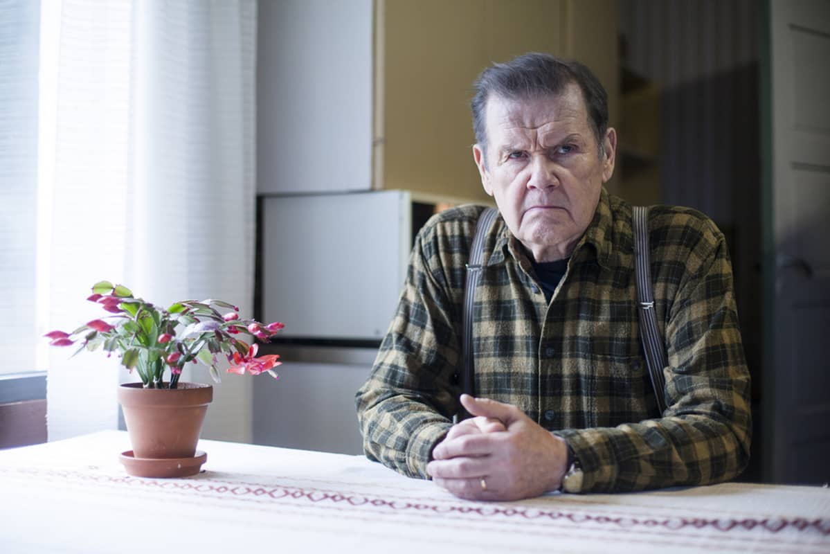 Antti Litja Mielensäpahoittaja-roolissa.