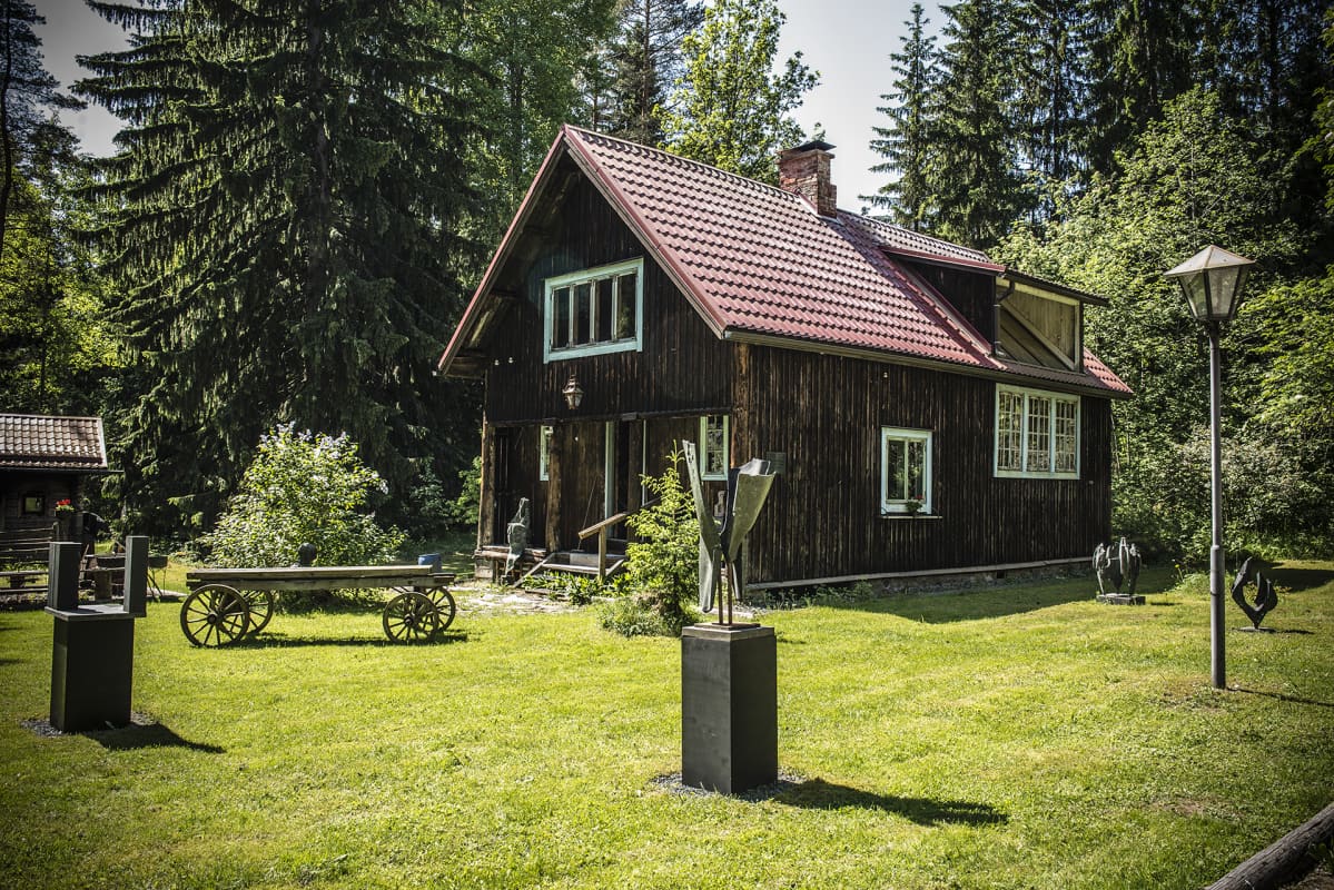 Krapula-niminen ateljeerakennus Hyvinkäällä.