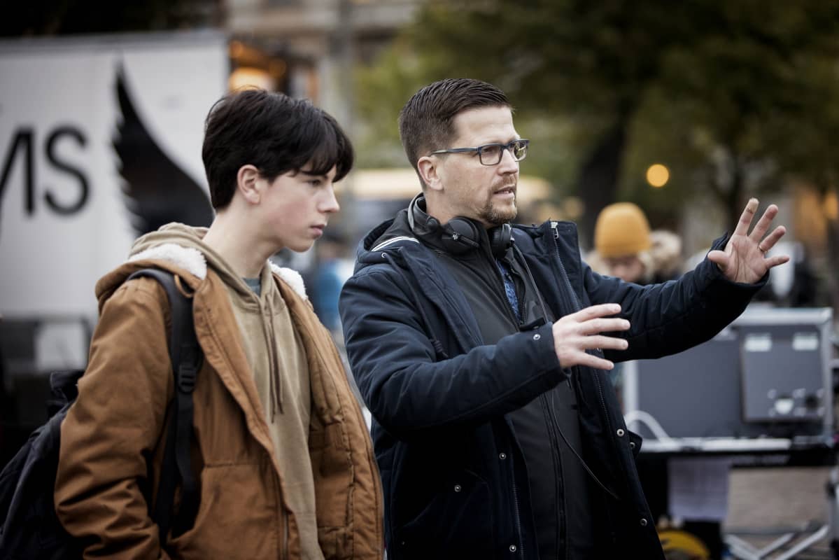 Klaus Härl regisserar Amos Brotherus i samband med Okänd mästare.