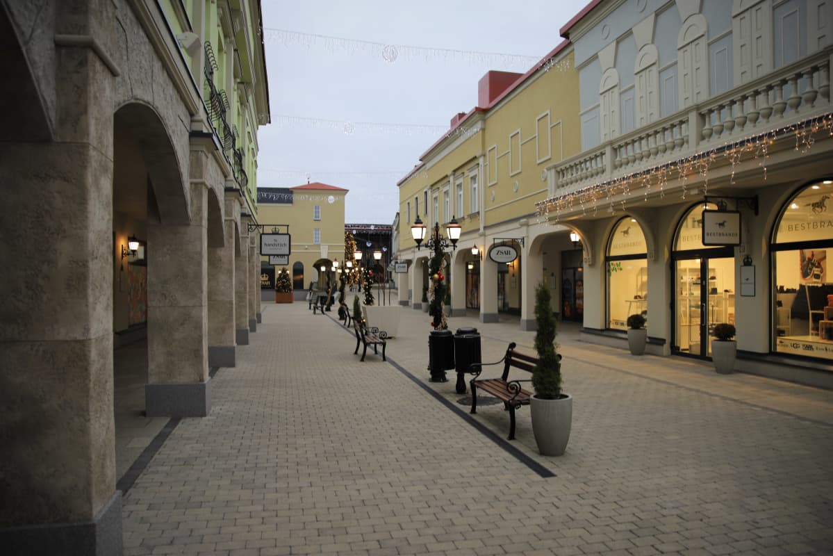 Zsar Outlet Village.