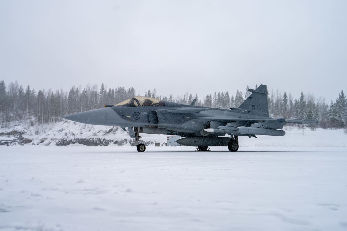 Saab JAS 39E Gripen Satakunnan lennoston kentällä.