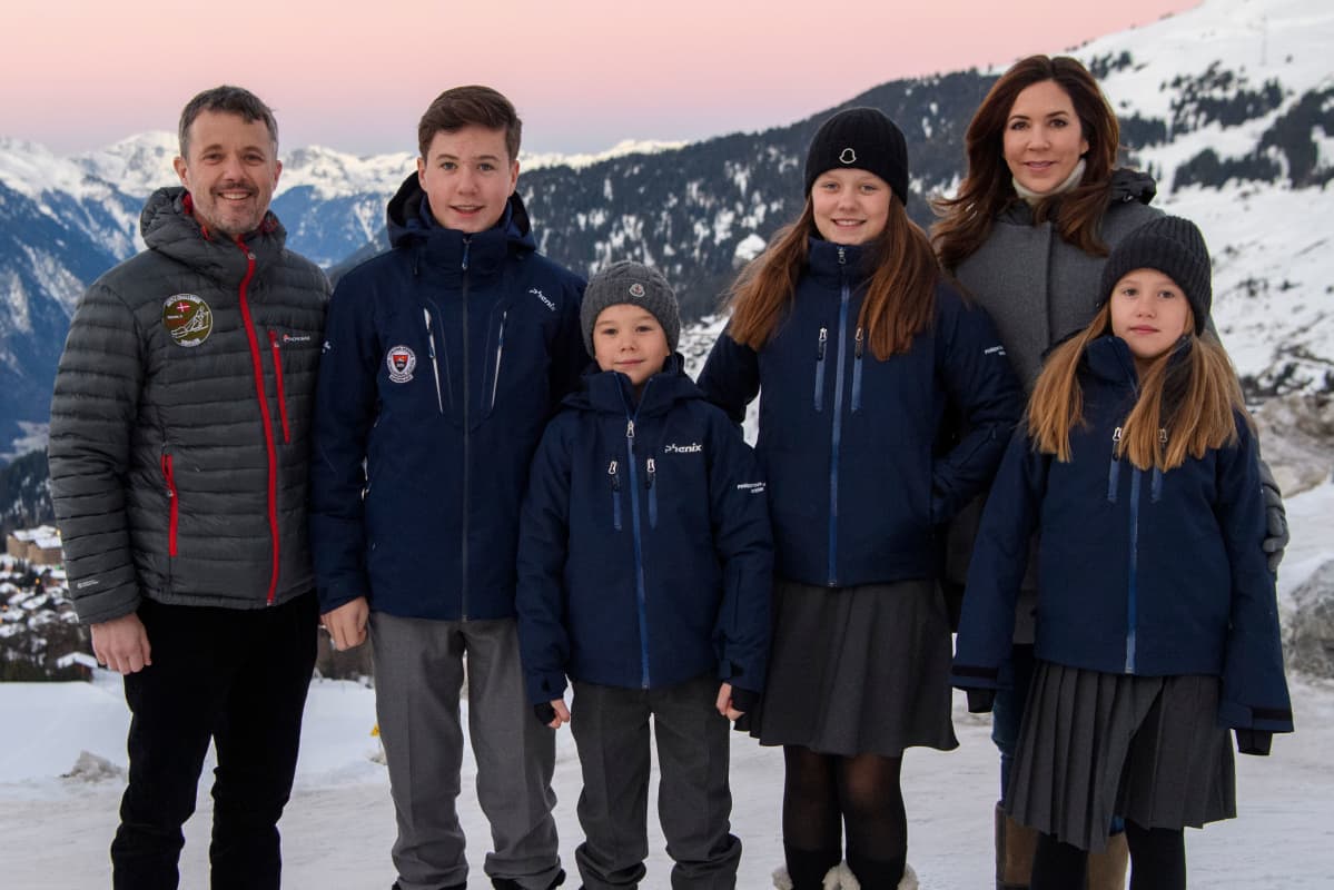 Kruununprinssi Frederik, prinssi Christian, prinssi Vincent, prinsessa Isabella, prinsessa Josephine ja kruununprinsessa Mary.
