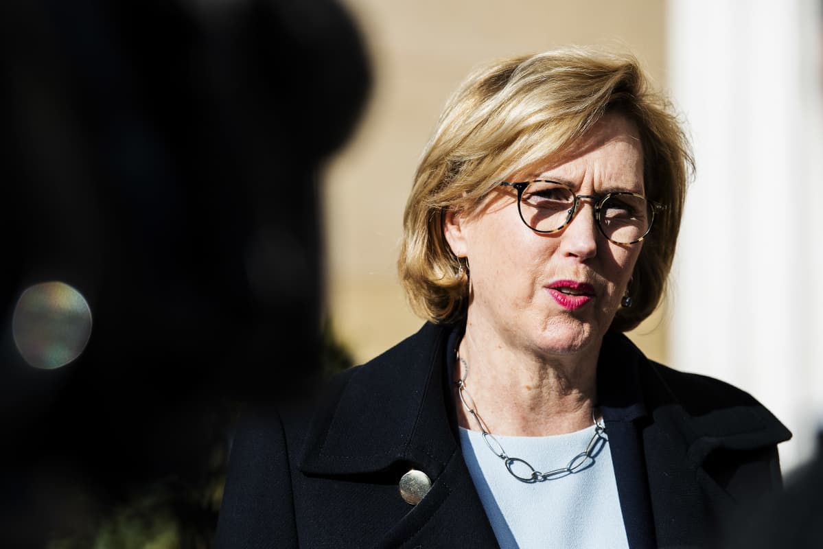 Kuvassa on Tuula Haatainen.