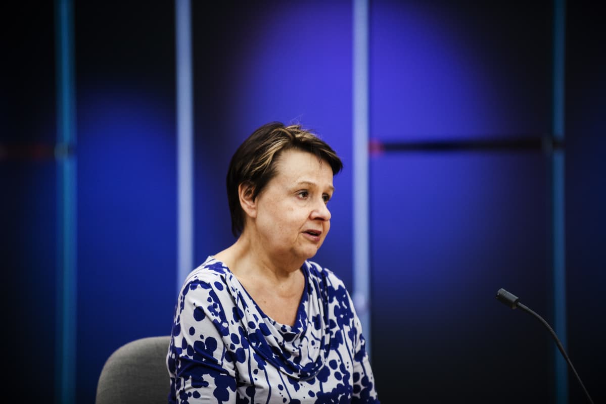 Kuvassa on kansliapäällikkö Kirsi Varhila, joka osallistui Ylen koronavirus-aiheiseen erikoislähetykseen 28. toukokuuta 2020.