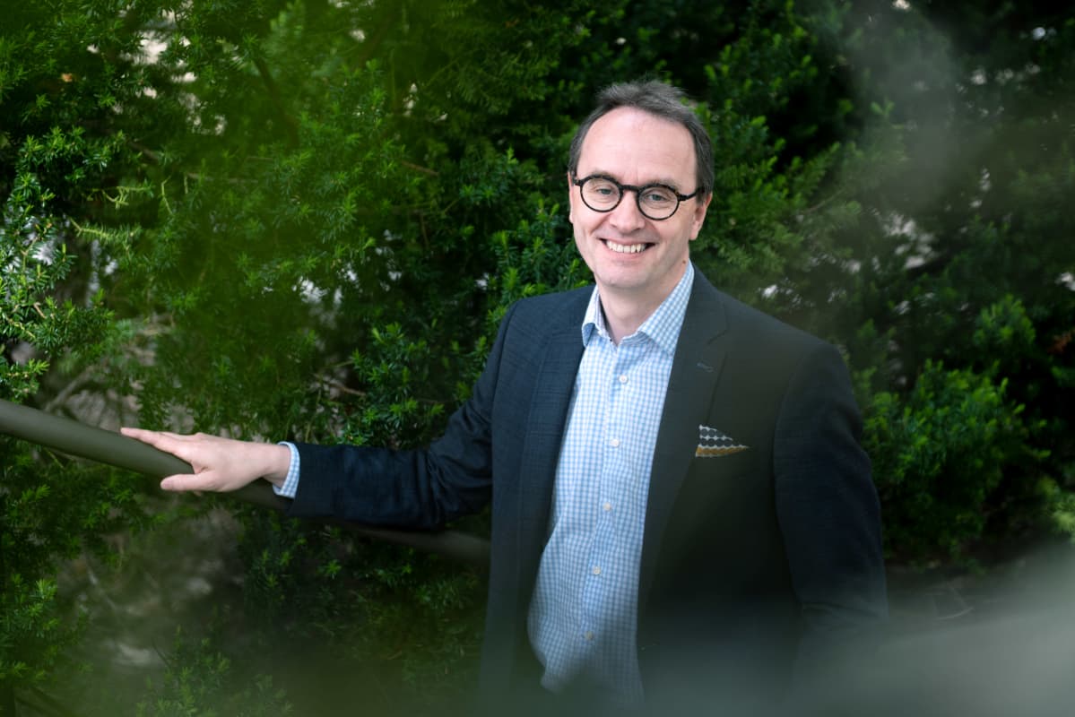 Kuvassa on sosiaali- ja terveysministeriön sosiaali- vakuutusosaston johtaja Lauri Pelkonen.