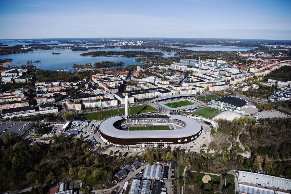 Ilmakuvassa on Helsingin olympiastadion toukokuussa 2020.