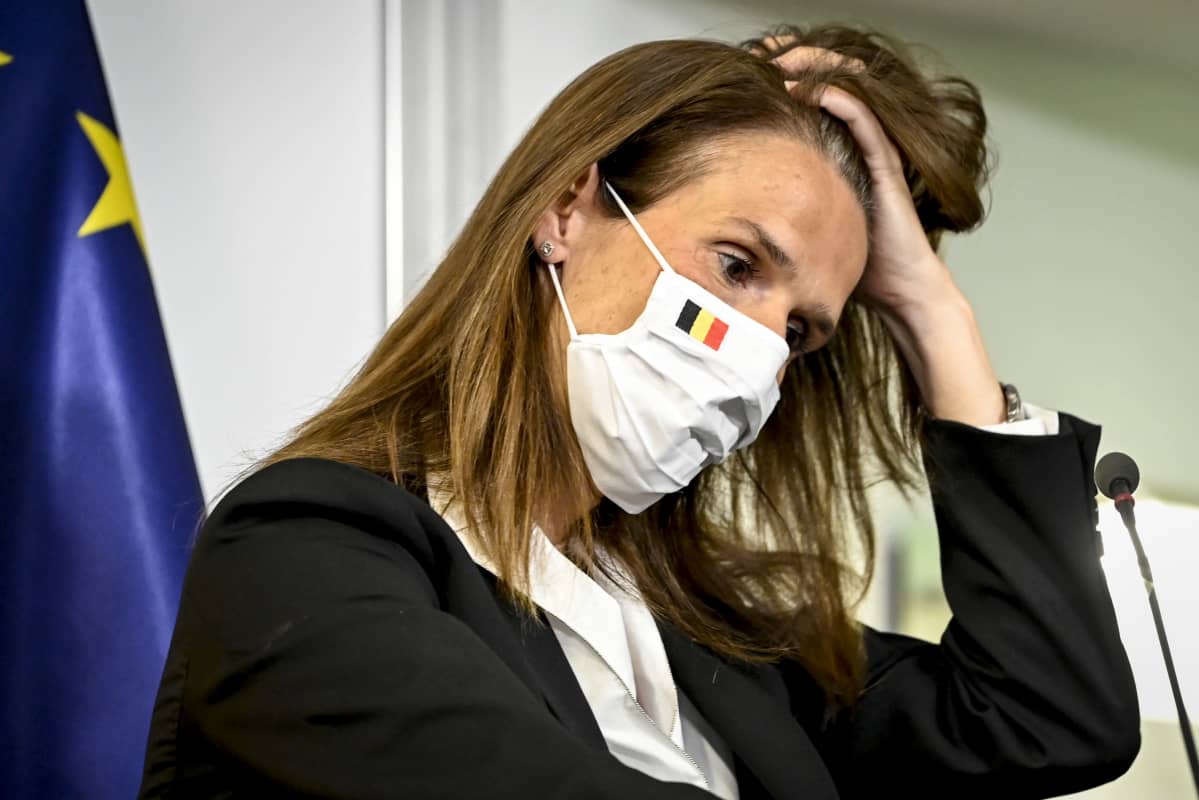 Belgian pääministeri haroo hiuksiaan