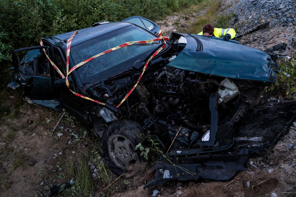 Taajamajuna ja auto tasoristeysonnettomuudessa Mänttä-Vilppulassa elokuussa 2020.