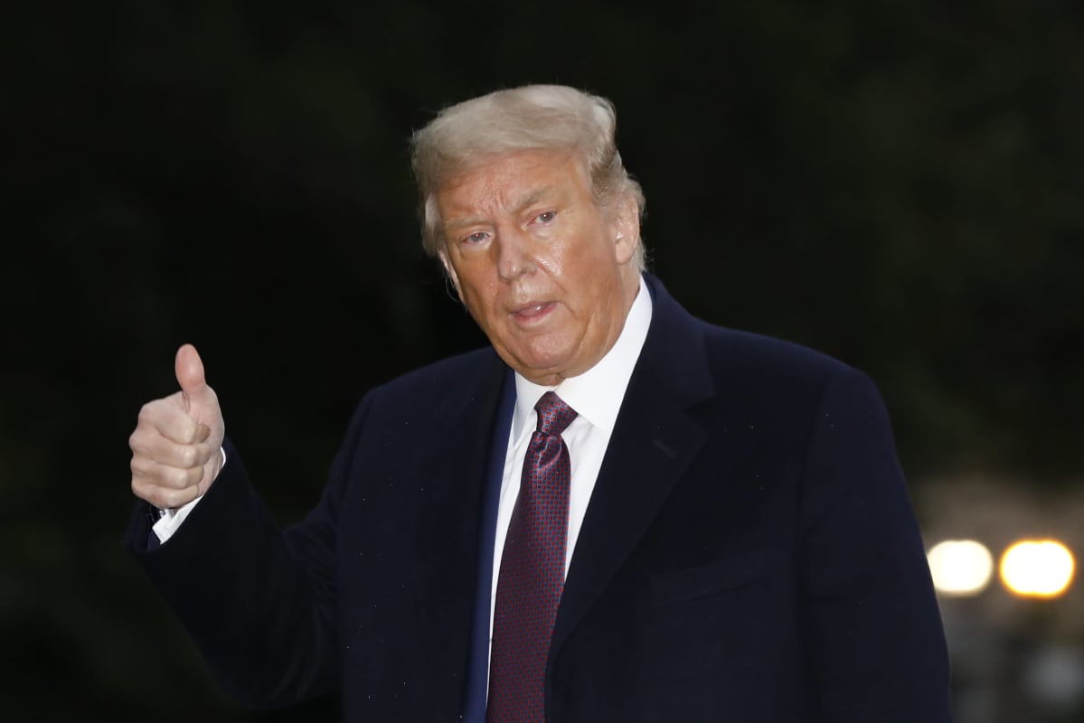 Presidentti Donald Trump saapui Valkoiseen taloon torstaina 1.10.2020. vain hetkeä ennen kuin kertoi saaneensa koronatartunnan.