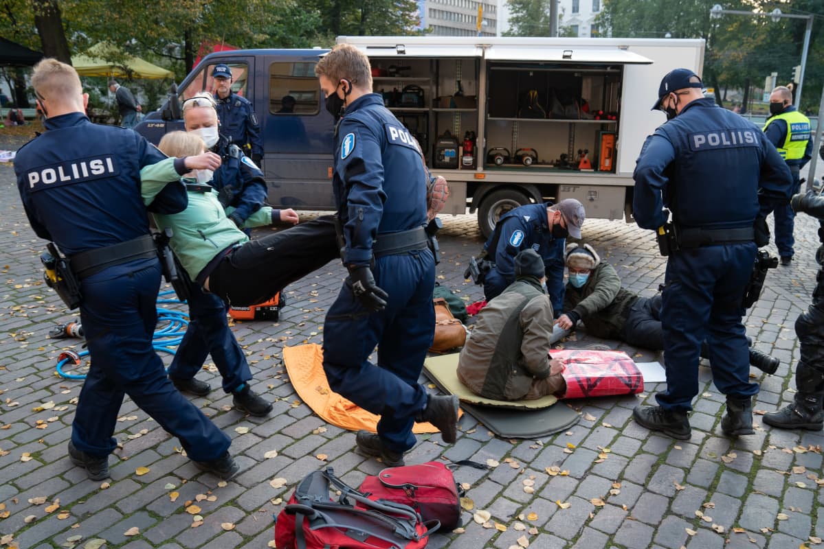 Elokapinan mielenosoitus Helsingin Kaisaniemessä