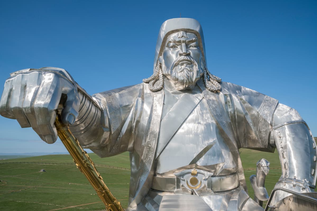 Mongoliassa Tšingis-kaanin ratsastajapatsas on suosittu matkailukohde.