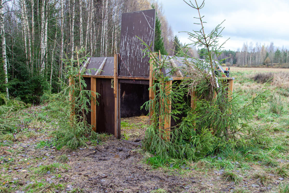 Luonnonvarakeskuksen villisikaloukku Ylämaalla.