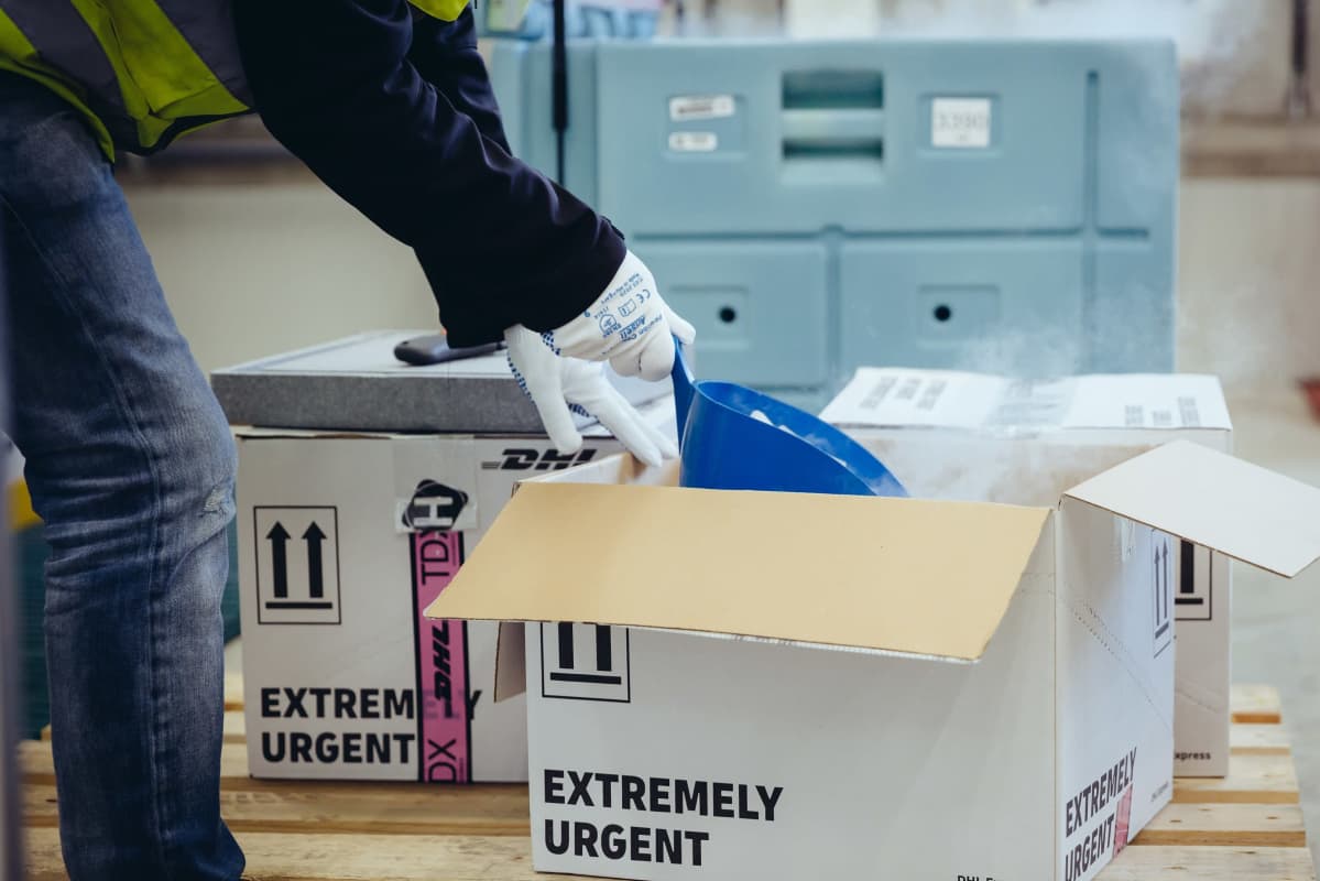 Pfizerin koronarokotteen kuljettamisessa käytettävää kuivajäätä