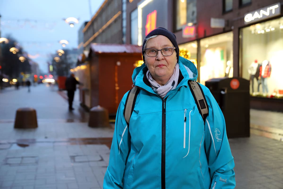 Sirkka Mäkinen, 70, muutti Turkuun vuosi sitten ja on viihtynyt kaupungissa hyvin.