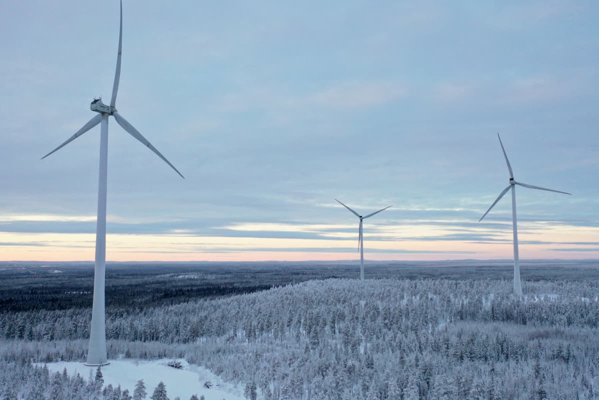 Trois parcs éoliens dans le parc éolien Kitkiäisvaara à Tornio.
