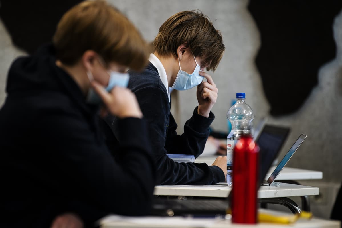 Kulosaaren yhteiskoulun abit tekivät preliminäärikoetta 19. helmikuuta.