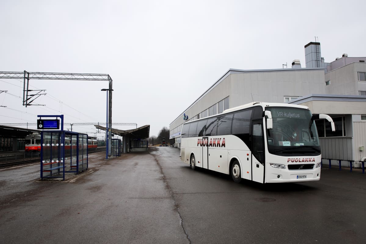 Bussi Kouvolan rautatieasemalla