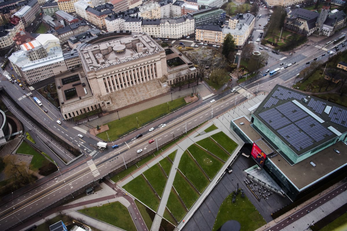 Ilmakuvassa on Eduskuntalo toukokuussa 2021.