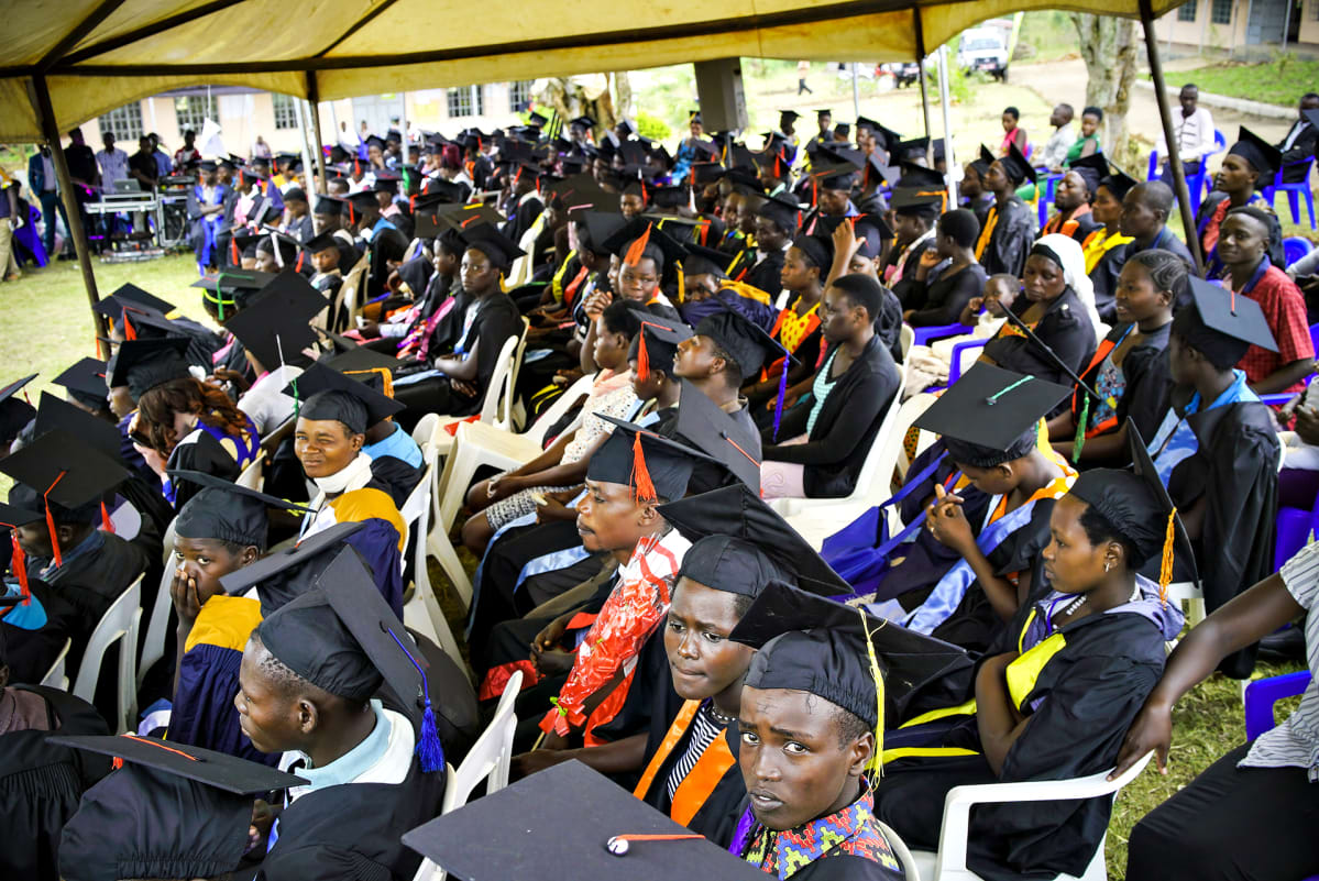 Rwamwanjassa asuu noin 70 000 pakolaista, suurin osa kongosta. Ugandassa on yhteensä yli miljoona pakolaista. Pohjoisosissa suurin osa tulee Etelä-Sudanista.